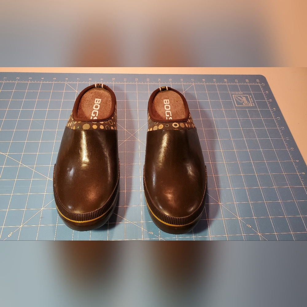 BOGS Chloe Womans Sz 9 Waterproof clogs brown